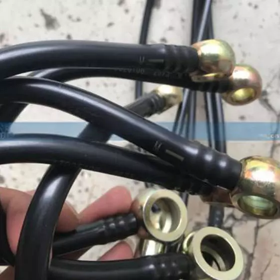 Automotive fuel lines with banjo fittings